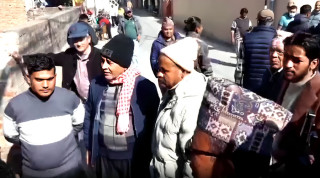 विशेष महाधिवेशन पक्षधरले गरे कांग्रेस केन्द्रीय कार्यालय घेराउ