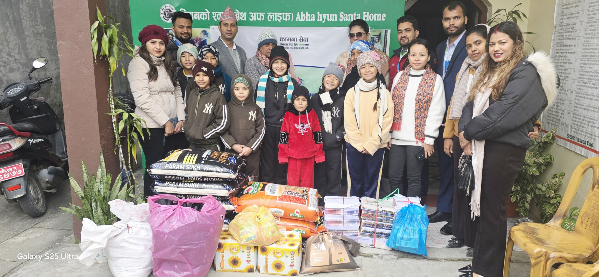 कामना सेवा विकास बैंकद्वारा बाल आश्रमलाई खाद्यान्न तथा शैक्षिक सामाग्री वितरण