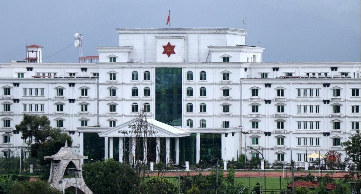 प्रधानसेनापतिद्वारा राष्ट्रनिर्माताको सालिकमा पुष्पहार अर्पण