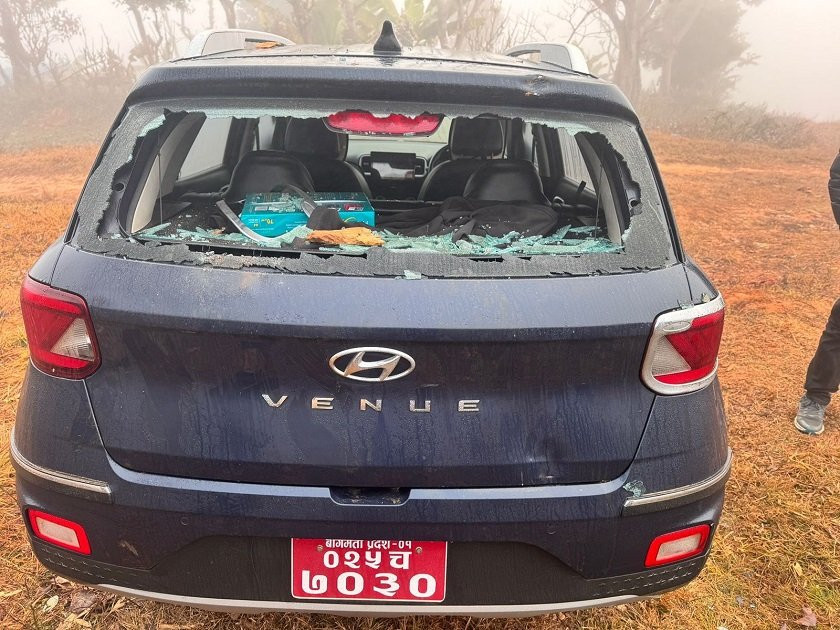 रास्वपा केन्द्रीय सदस्य  प्रकाशचन्द्र परियारको गाडी तोडफोड