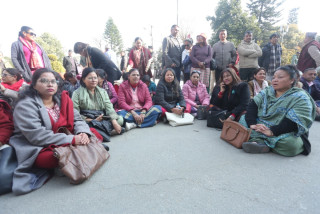 निर्वाचन आगोग अगाडी गगन नेतृत्वको धर्ना (तस्बिरसहित)