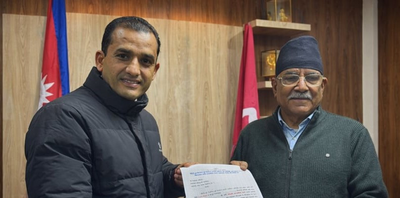 प्रचण्डले माधव सापकोटालाई  दिए टिकट