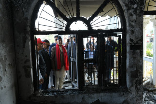 ओलीद्वारा झापामा आगलागीबाट प्रभावित संरचनाहरूको निरीक्षण (तस्बिरहरु)