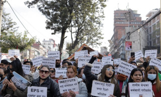 भाषा पास गरे पनि दुई वर्षदेखि कोरिया जान नपाएपछि माइतीघरमा प्रदर्शन