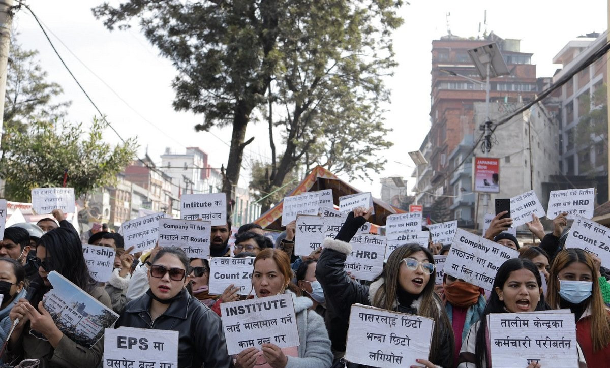 भाषा पास गरे पनि दुई वर्षदेखि कोरिया जान नपाएपछि माइतीघरमा प्रदर्शन