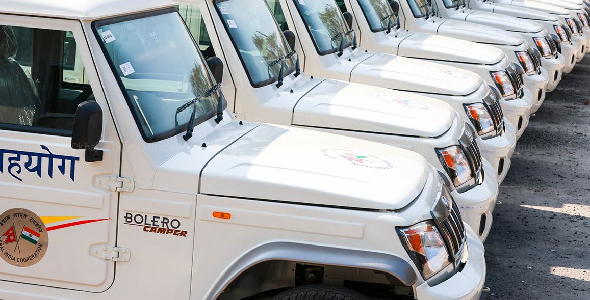 भारतले दियो नेपाललाई २ सय २० वटा गाडी