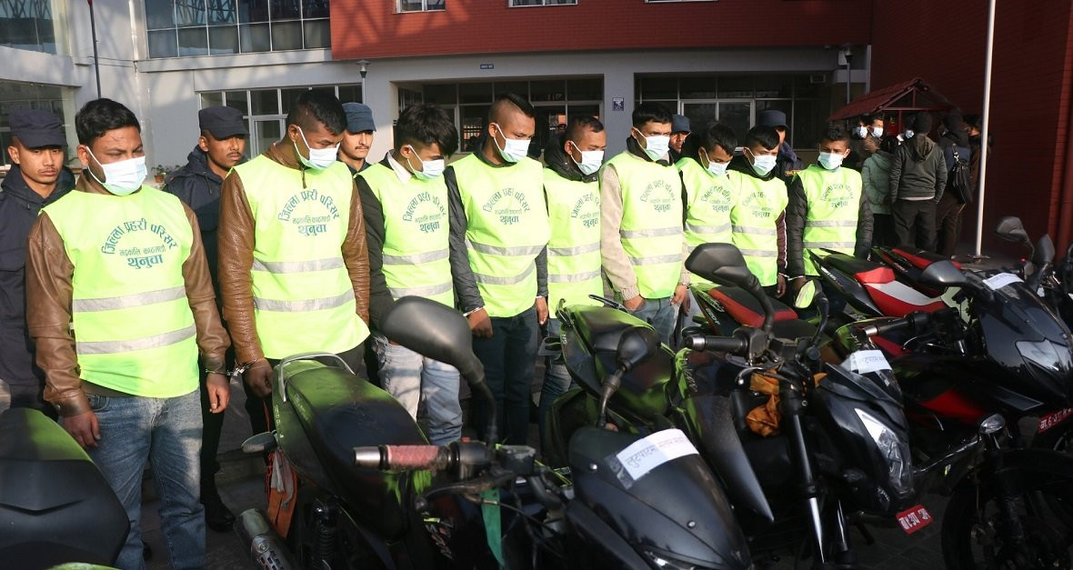 काठमाडौंमा लुटपाट र आतङ्क मच्चाउने १० जना पक्राउ