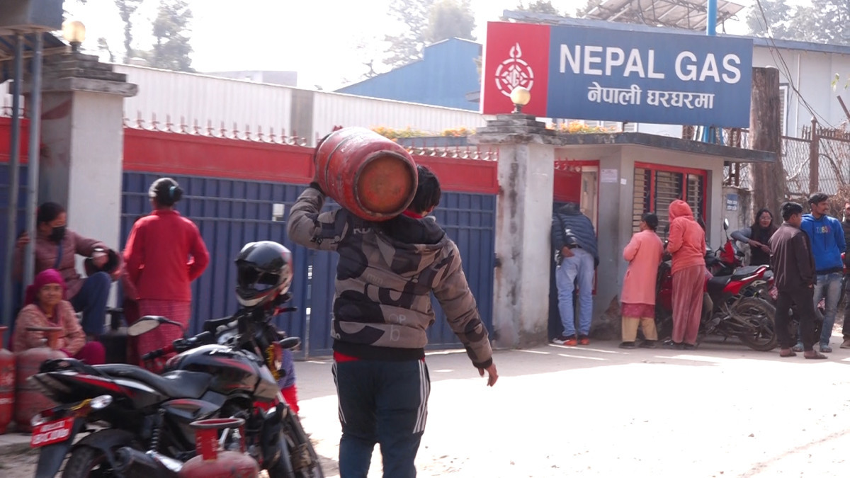 दसैंमा काठमाडाैंका उपभाेक्ताले जुनसुकै कम्पनीका खाली सिलिन्डर दिए पनि ग्यास पाउने