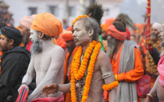 महाशिवरात्रिका लागि पशुपति आइपुगे नागा बाबाहरू
