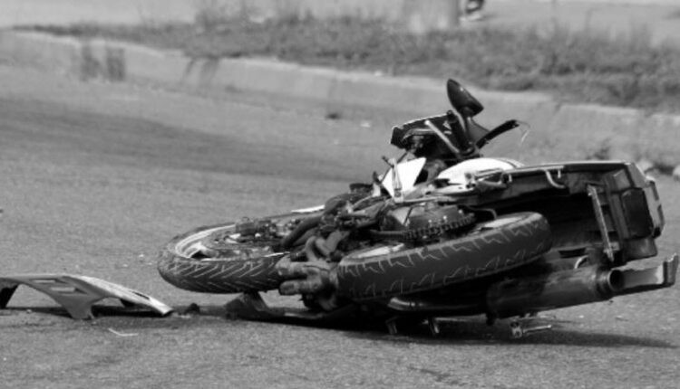 एकै ठाउँमा ३ मोटरसाइकलसँगै  २ युवकको शव भेटियो, २ जना पक्राउ