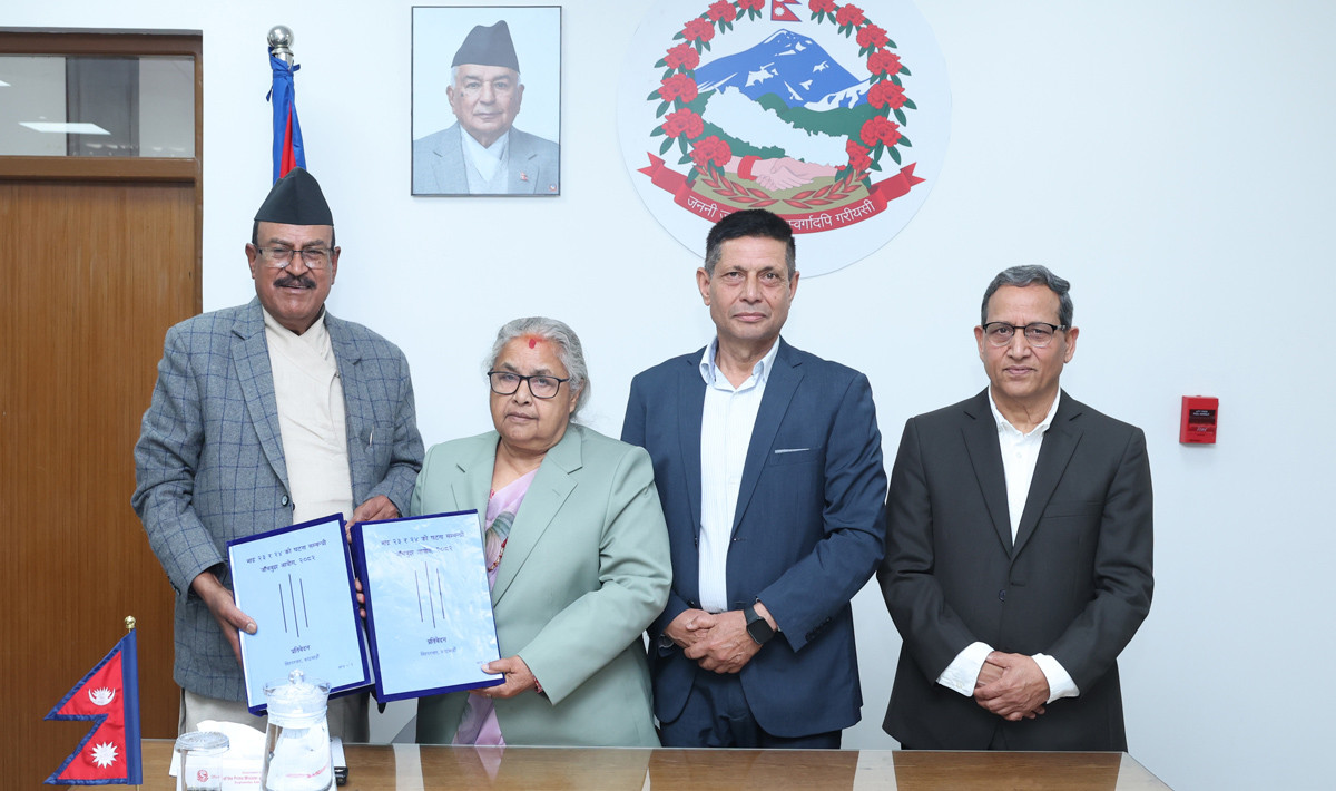 प्रतिवेदन बुझ्दै प्रधानमन्त्रीको वाचा : अध्ययन गरेर छिट्टै कार्यान्वयन गर्छु