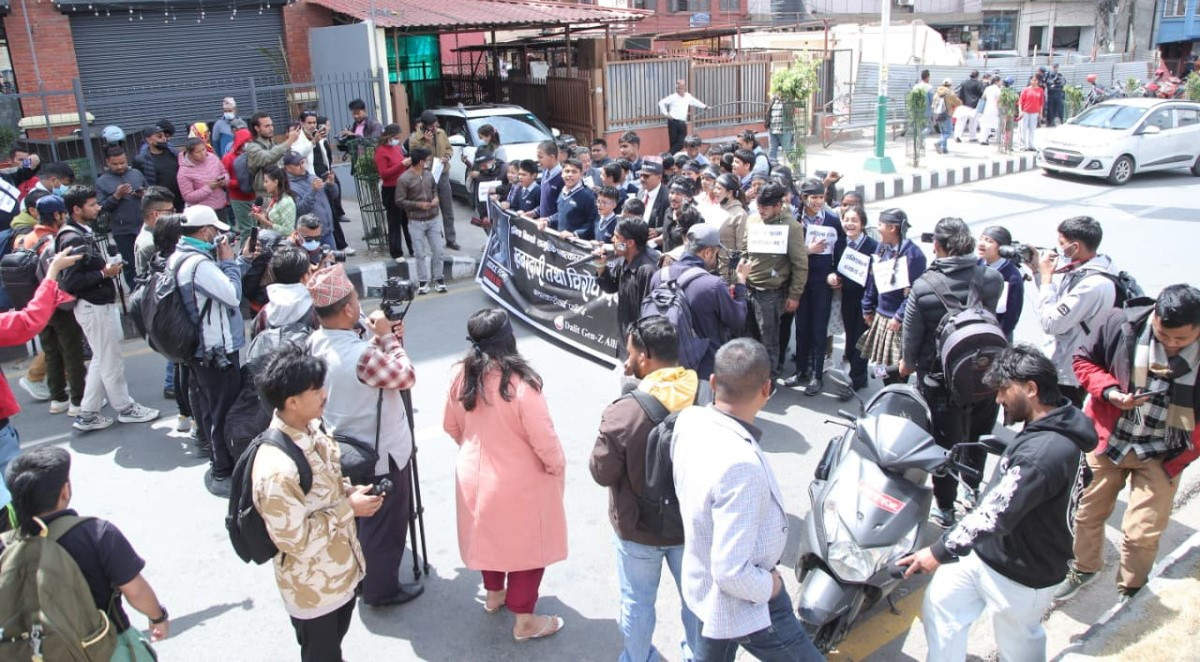 इनिशा विकलाई न्यायको माग गर्दै माइतीघरमा प्रदर्शन (तस्बिरहरु)