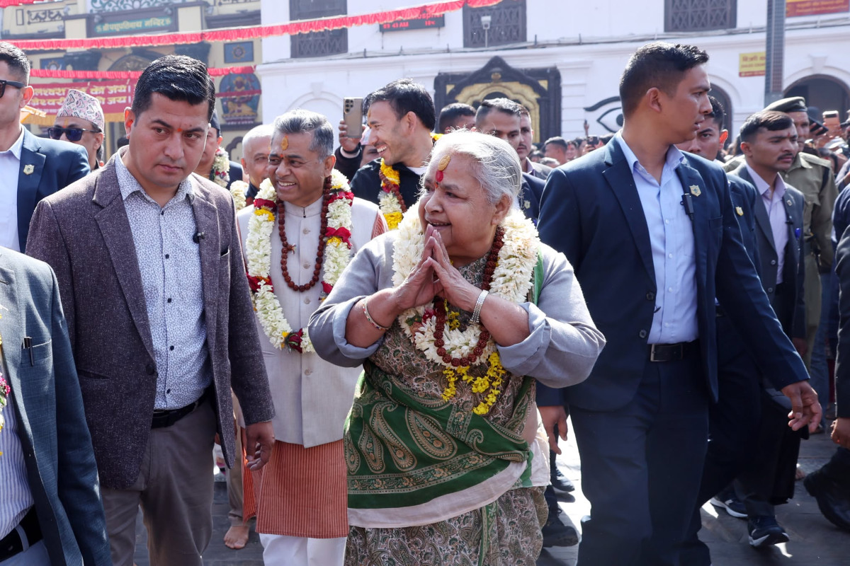 प्रधानमन्त्री कार्कीले पशुपतिमा गरिन् रुद्राभिषेक पूजा