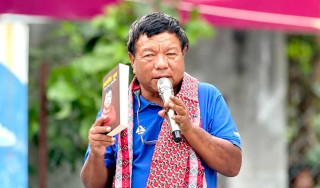 ‘शपथ हुने छाँटकाँट छैन, किताब बेच्छु, गाह्रो पिरो नमान्नुहोला : महावीर