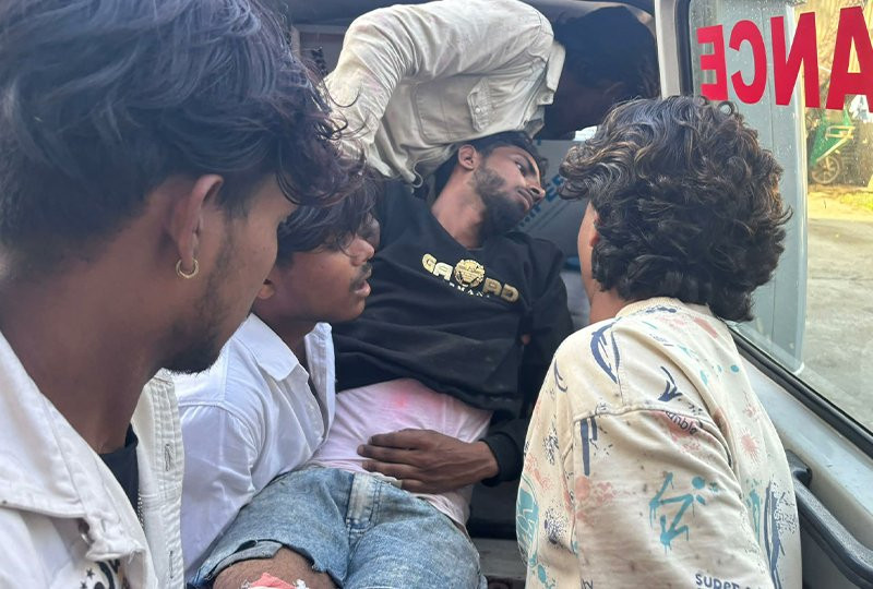 महाराजगञ्ज बर्गदवा क्षेत्रमा निषेधाज्ञा जारी, प्रहरीको हवाई फायरमा ३ जना घाइते