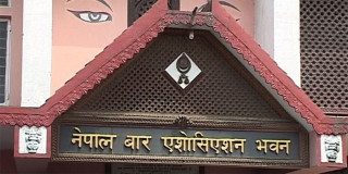 नेपाल बार एसोसिएसनले आज दिउँसै लालटिन बाल्ने