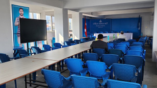 घण्टीघरमा केन्द्रीय सदस्यलाई निलो कुर्सी तयार
