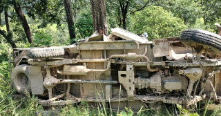 स्याङ्जामा जिप सडकबाट खस्दा ११ जना घाइते