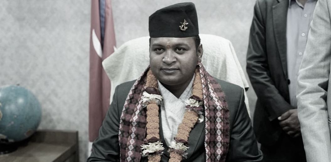 श्रममन्त्री दीपककुमार साह पदमुक्त