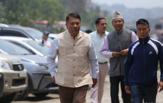 पूर्णबहादुर खड्काले बोलाएको छलफलमा जुट्दै कांग्रेस नेताहरू