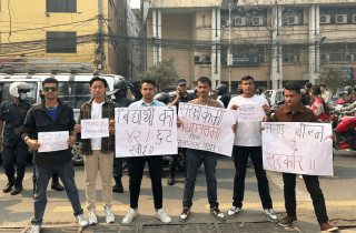 विद्यार्थीको ४५ प्रतिशत छुट कार्यान्वयनको माग गर्दै प्रदर्शन