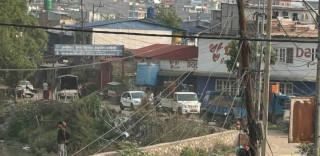 भक्तपुरको मनहरामा पनि चल्दै डोजर, आधाभन्दा बढी सुकुमबासीले बस्ती छाडे