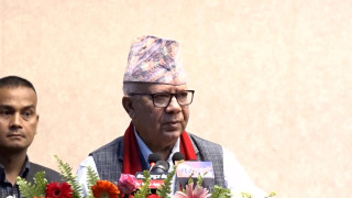 सरकारले एकपछि अर्को जनविरोधी काम गरिरहेको छः माधवकुमार नेपाल