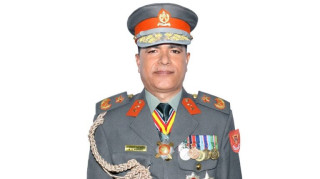 सशस्त्रका नवनियुक्त आईजीपी नारायणदत्त पौडेललाई गृहसचिवले फुली लगाउने