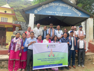 कामना सेवा विकास बैंकद्वारा श्री बाल शिक्षा निकेतन आधारभूत विद्यालयमा स्टेशनरी सामाग्री वितरण