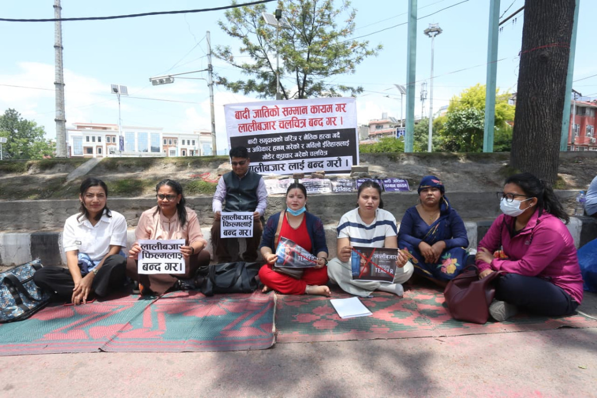 ‘लालीबजार’ चलचित्र विरुद्ध बादी समुदाय आन्दोलित, प्रतिवन्धको माग गर्दै प्रदर्शन (तस्बिरहरु)
