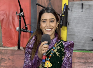 ‘मकै बारी दराम दराम’की गायिका ठकुरीले पास गरिन् एसइई