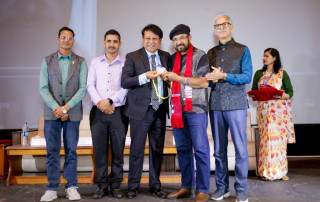 घिमिरेलाई ‘विशिष्ट चलचित्रकर्मी’ परिचयपत्र प्रदान