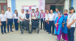 मुक्तिनाथ विकास बैंकद्वारा विभिन्न संस्थाहरुलाई व्हीलचेयर प्रदान