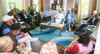 प्यारा बादल र महेशको अगाडी राजीनामाको आवाज उठेपछि ओलीले दिए यस्तो जवाफ
