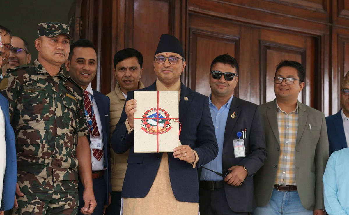 बजेट बोकेर मन्त्रिपरिषद् बैठकमा अर्थमन्त्री  स्वर्णिम वाग्ले