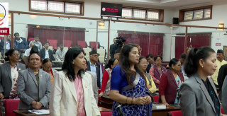 प्रधानमन्त्रीको राजीनामा माग्दै राष्ट्रिय सभामा नाराबाजी
