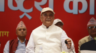 निर्वाचनपछि पहिलोपटक सार्वजनिक कार्यक्रममा देखा परे एमाले अध्यक्ष ओली (तस्बिरहरू)