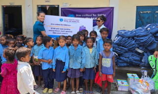 नेपाल एसबिआई बैंकद्वारा विपन्न वर्गका विद्यार्थीलाई शैक्षिक सामग्री प्रदान