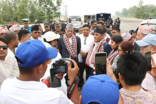 सभामुख र राष्ट्रियसभा अध्यक्षद्वारा दोधरा–चाँदनीमा प्रस्तावित सुक्खा बन्दरगाह क्षेत्रको अवलोकन