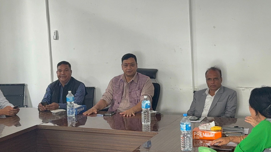 बागमती कांग्रेसको विवाद मिलाउन महामन्त्री घिमिरे हेटौँडामा, संसदीय दलको बैठक जारी