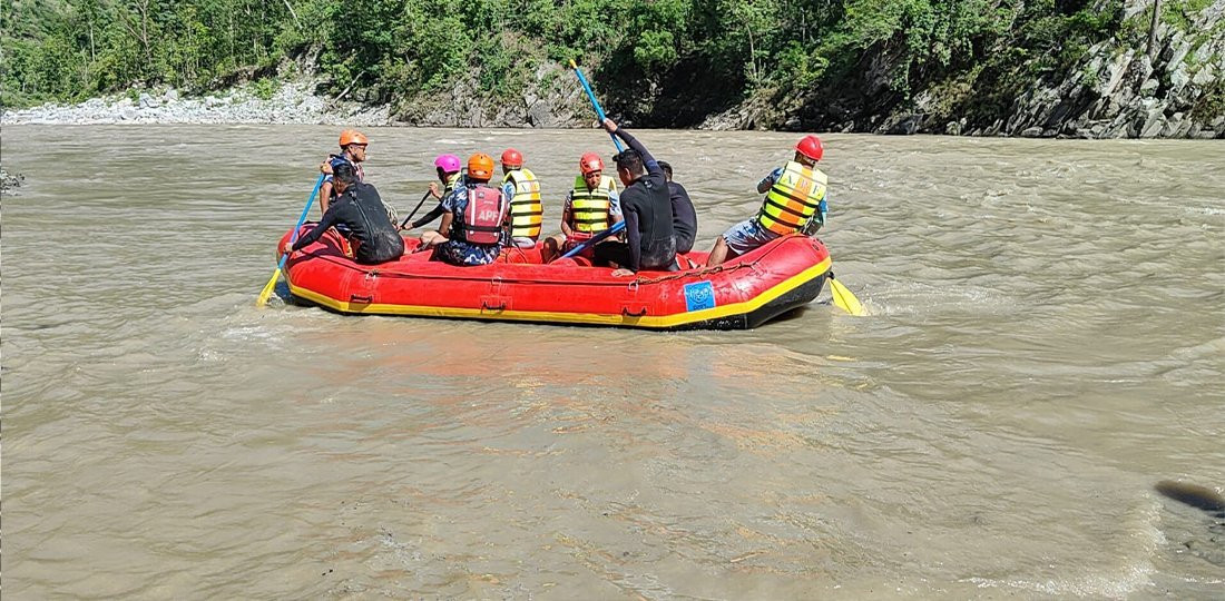 कर्णाली नदी क्षेत्रमा दुई शव फेला: दैलेख गाडी दुर्घटनाका बेपत्ता यात्रु हुनसक्ने अनुमान