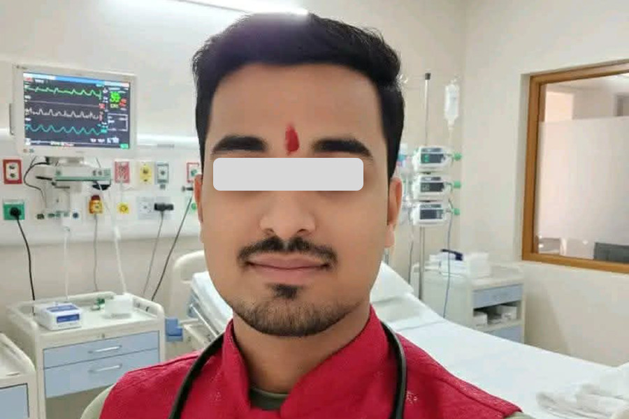 स्वास्थ्यमन्त्रीको राजीनामा माग गर्ने स्वास्थ्यकर्मी प्रकाउ