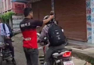 शिक्षा अधिकृतलाई मोबिल छर्किने वडा सदस्य पक्राउ