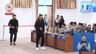 प्रतिनिधिसभा बैठकमा सहभागी हुन पुगे रवि–बालेन