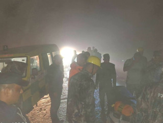 जिप सडकबाट करिब ४ सय मिटर तल खस्यो, २ जनाको मृत्यु, ३ घाइते