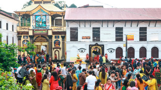 आज साउन महिनाको पहिलो सोमबार, पशुपतिनाथमा भक्तजनको भीड