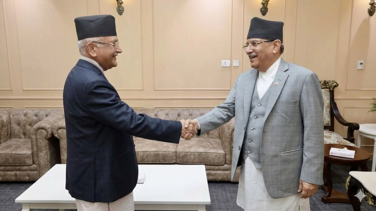 माधव नेपालसँग छलफलपछि ओलीलाई भेट्दै प्रचण्ड