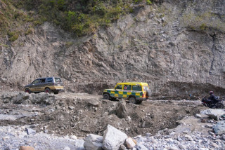 बिपी राजमार्ग खुलाउने प्रयास जारी