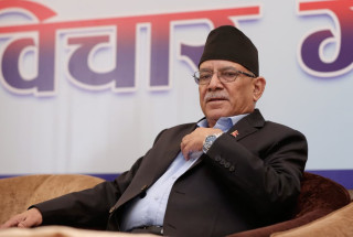 प्रचण्डको टिप्पणी–‘हाम्रा कमजोरीमाथि टेकेर नेपाली जनतालाई ‘अफिम’ खुवाए’