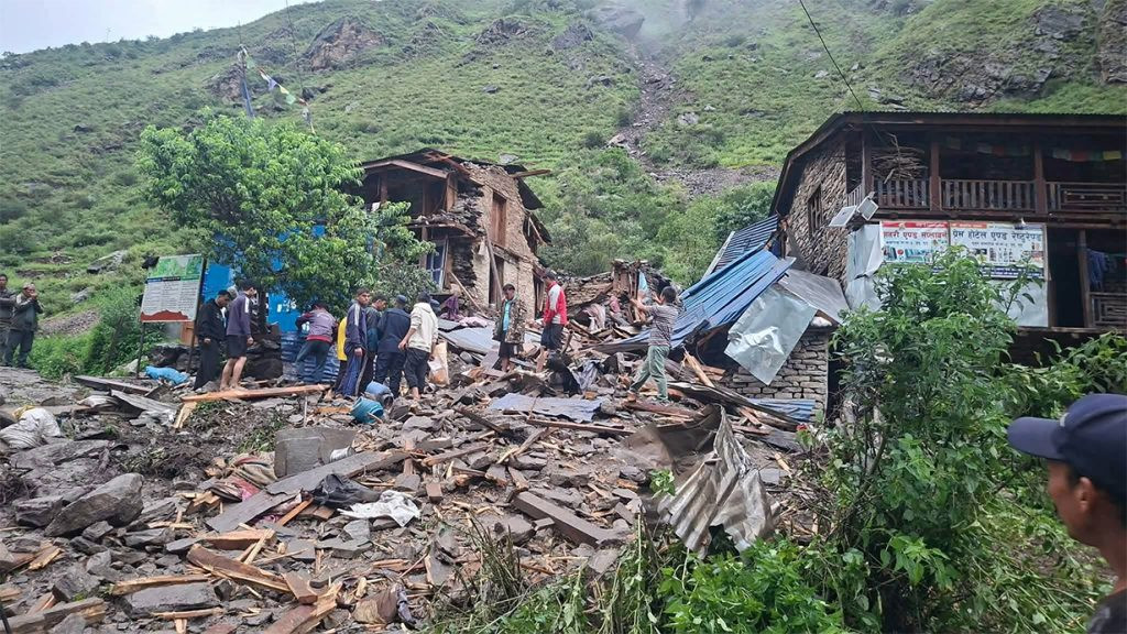 मुगुको पुलुमा पहिरो जादाँ एक बालकको मृत्यु, ७ घरपरिवार विस्थापित